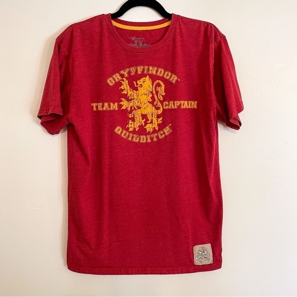 Universal Studios Harry Potter Gryffindor T-Shirt M - Picture 1 of 4